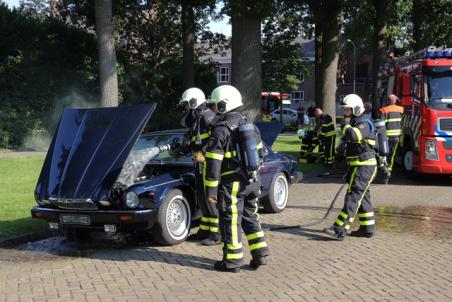 Brandje in auto aan de Van Brederodelaan Waalwijk