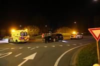 Auto ramt betonblokken op rotonde Noorder Allee: Bestuurder ziet rotonde over het hoofd