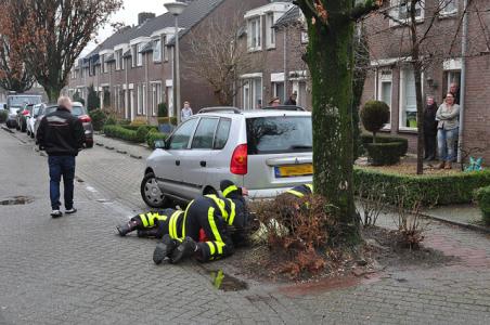 Brandweer rukt met spoed uit voor brandstof lek aan de Hofstad Waalwijk