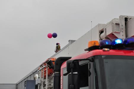 Piet van dak gered door brandweer Waalwijk
