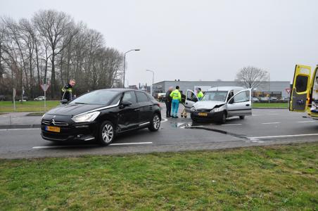 Vrouw raakt gewond bij botsing in Waalwijk