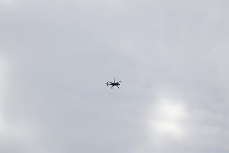 Politiehelikopter vliegt geruime tijd boven Waalwijk