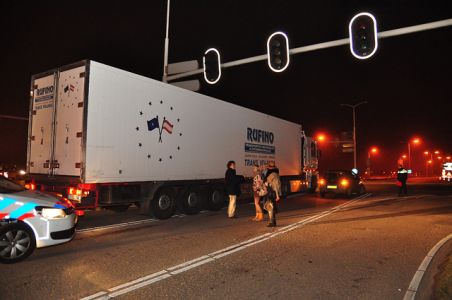 Aanrijding door niet werkende verkeerslichten op de Midden-Brabantweg Waalwijk