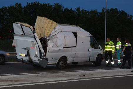 Ravage na ongeval op de Midden-Brabantweg Waalwijk