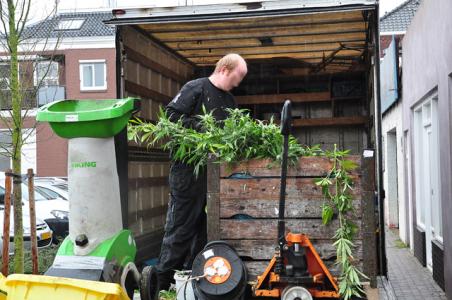 Politie gaat af op inbraakmelding maar treft hennepkwekerij aan in Waalwijk