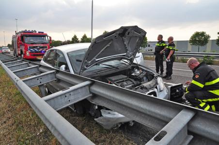 Automobilist verliest de macht over het stuur door bermbrand op de A59 Waalwijk