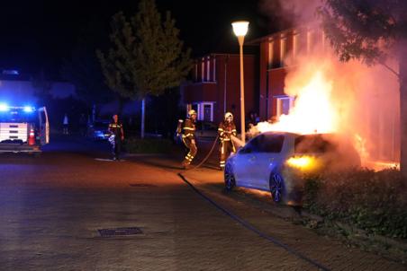 Auto in brand gestoken aan de Koetshuislaan in Waalwijk
