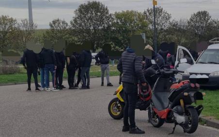 Scootermeeting beëindigd door politie op industrieterrein in Waalwijk