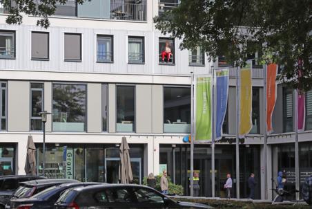 Vrouw wilt uit raam springen aan Balade Waalwijk