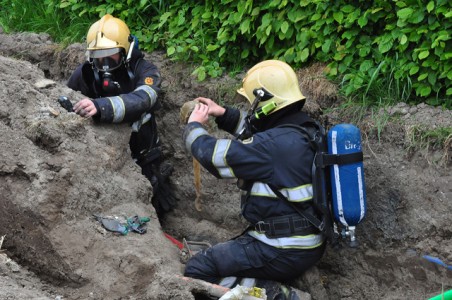 Weg tijdelijk afgesloten door gaslek aan de Kleiweg Waalwijk