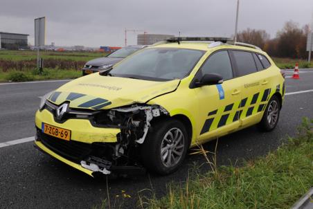 Aanrijding tussen personenauto en auto van Rijkswaterstaat op de A59 (Maasroute) Waalwijk