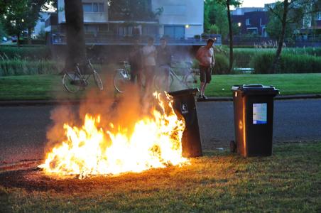 Container gaat in vlammen op aan de Artesiëstraat Waalwijk