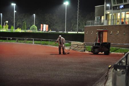 UPDATE: Tientallen mensen onwel rond atletiekbaan in Waalwijk door oplosmiddel xyleen