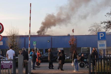Brand in gebouw van WML aan de Zanddonkweg Waalwijk