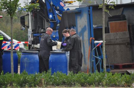 Gehuurd busje met meer dan 1100 kilo grondstoffen voor drugs gevonden op woonboulevard Waalwijk