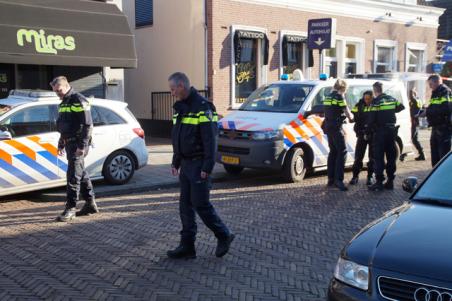 Meerdere waarschuwingsschoten gelost in winkelstraat in Waalwijk, agenten gewond bij arrestatie verwarde man (30)