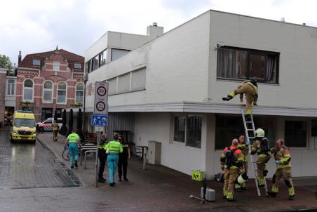 Brandweer rukt uit voor assistentie ambulance aan het Sint Jansplein Waalwijk