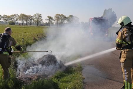 Brandweer rukt uit voor buitenbrandje aan de Overstortweg Waalwijk