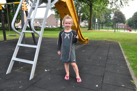 5-jarig dochtertje vindt gereedschap bij speeltuin in Waalwijk