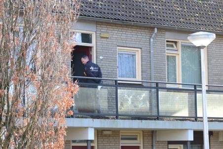 Forensisch onderzoek in woning van verwarde man aan de Bernard Zweersstraat Waalwijk