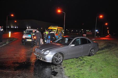 Bestuurder rijdt over betonblok aan de Schutweg Waalwijk