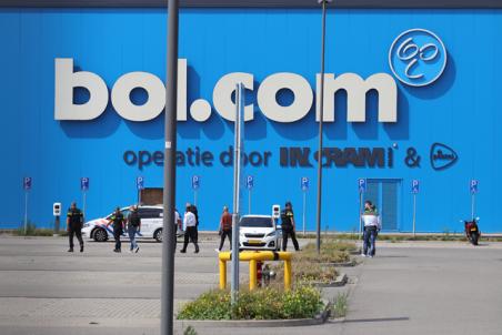 Gewapende overval door meerdere daders op distributiecentrum Bol.com in Waalwijk