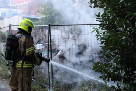 Brandweer rukt uit voor een buitenbrand aan de Winterdijk Waalwijk