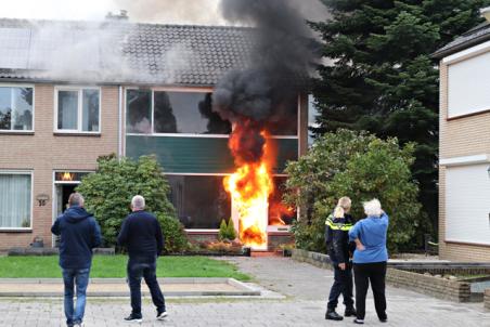 Huis brandt volledig uit aan de Prof. Krabbestraat Waalwijk
