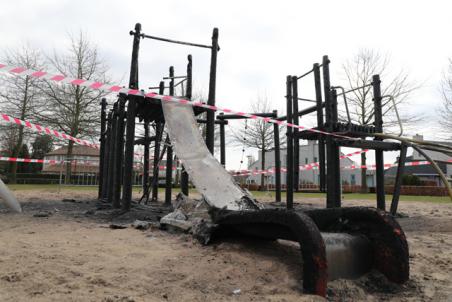 Minderjarige brandstichters speeltoestel Waalwijk melden zich op politiebureau