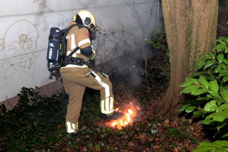 Klein buitenbrandje in bossen aan de Tempelierstraat Waalwijk