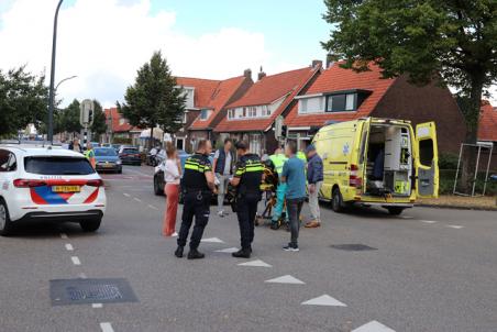 Automobilist rijdt vrouw aan en gaat ervandoor aan de Putstraat Waalwijk