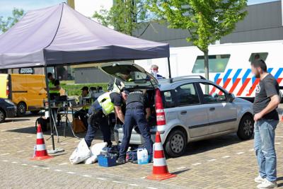 Grote politie- en belastingcontrole bij Piet Klerkx: Auto's in beslag genomen en aanhouding