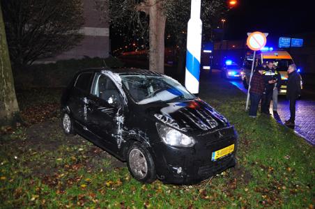 Auto meerdere keren over de kop aan de Taxandriaweg Waalwijk