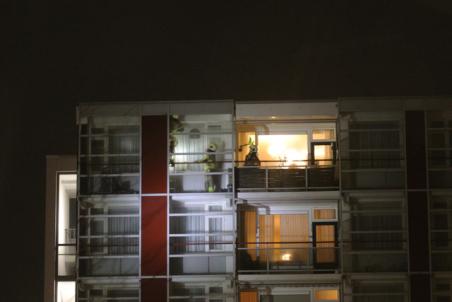 Stormschade bij flat aan de Prof. de Savornin Lohmanpark Waalwijk