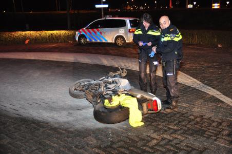 Vermoedelijk gestolen motor in brand gestoken aan de Prof. Van der Waalsweg Waalwijk