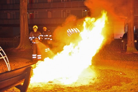 Bankje gaat in vlammen op aan het Larixplein Waalwijk