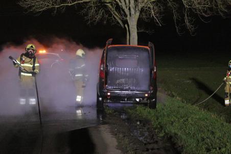 Bestelbusje in brand aan de Nieuwe Munnikensteeg Waalwijk