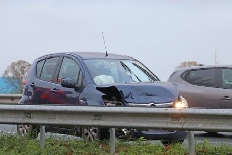 Flinke file door ongeval op de A59 (Maasroute) Waalwijk