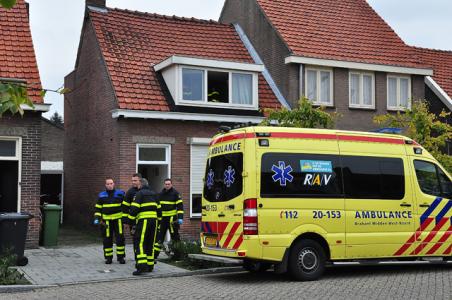 Brandweer rukt met spoed uit voor assistentie ambulance aan het Vooreinde Waalwijk
