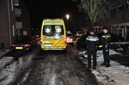 Vrouw meegesleurd door auto in Waalwijk, dader rijdt door