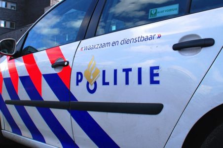 Postbode aangereden, veroorzaker rijdt door in Waalwijk