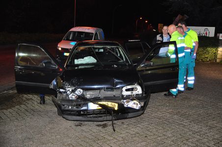 Zwaar beschadigde auto aangetroffen aan de Reigerbosweg Waalwijk